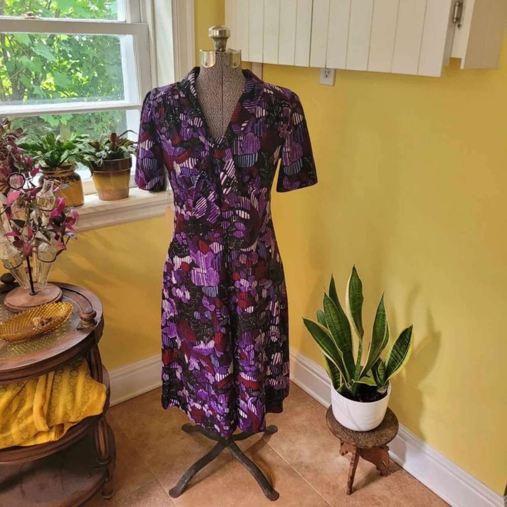 Vintage
1960's Handmade polyester dress purple,red and black amoeba print 8 US.